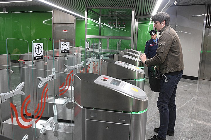 Новые системы безопасности в столичном метро — видеофиксаторы с системой распознавания лиц на турникетах