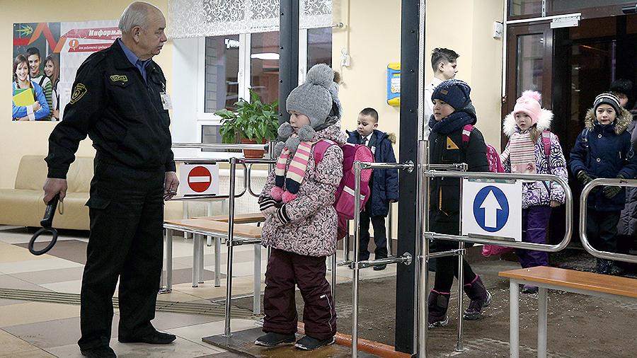 Во владимирской прокуратуре разъяснили, что охранять детей должна не школа