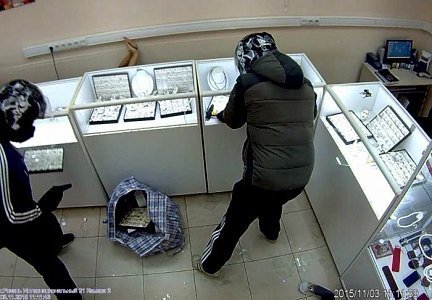 Грамотное поведение охранника ювелирного магазина помогло вычислить преступную группировку в Волгоградской области