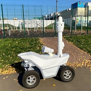 Изображение новости В одном из московских парков был замечен робот-охранник