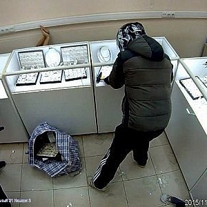 Изображение новости Грамотное поведение охранника ювелирного магазина помогло вычислить преступную группировку в Волгоградской области