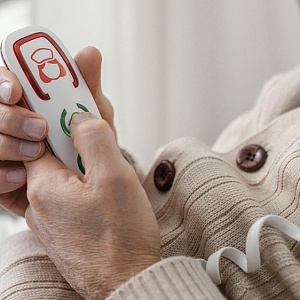 Изображение новости Что такое тревожная кнопка для пожилых людей и зачем она нужна