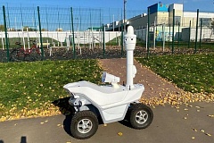 В одном из московских парков был замечен робот-охранник